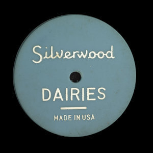 Canada, Silverwood Dairies Ltd., 1 quart, skim milk : 1955