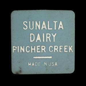 Canada, Sunalta Dairy, 1/2 gallon, 2% homo milk :